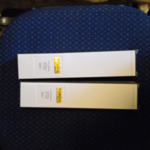 Oribe Gold Lust Dry Shampoo - Picture 3 of 5